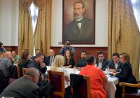 Presenta familia LeBarón intención de ser autogobierno a gobernadora Maru Campos