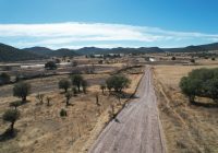 Desarrollo Rural invierte medio millón de pesos en arreglo de caminos, en Cuauhtémoc
